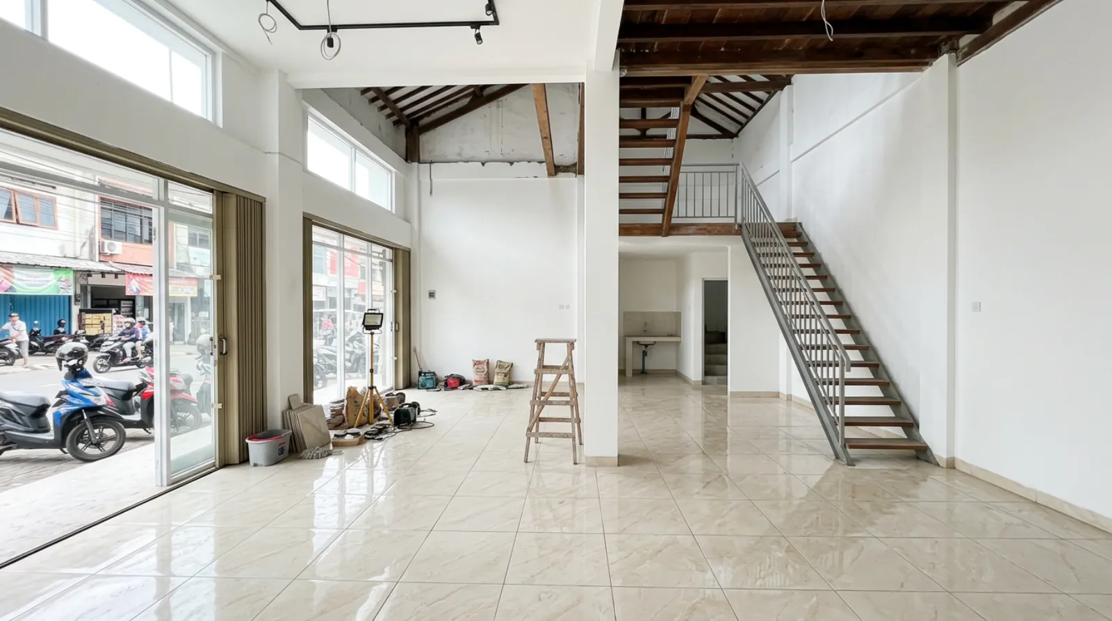Renovasi ruko 3 lantai 650 m2 di Bekasi Barat dengan metode on-tile tanpa bongkar